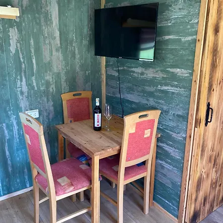 Vakantiehuis Przyczepa Holenderska Ii *